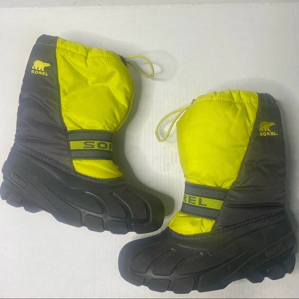 Sorel insulated youth cub boots black and neon size 3